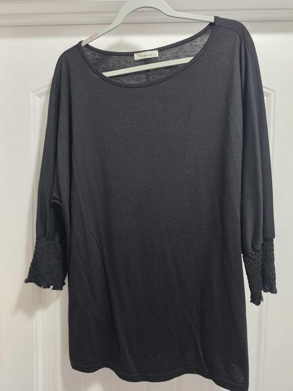 Black Scoop Neck 3/4 Sleeve Women's Top